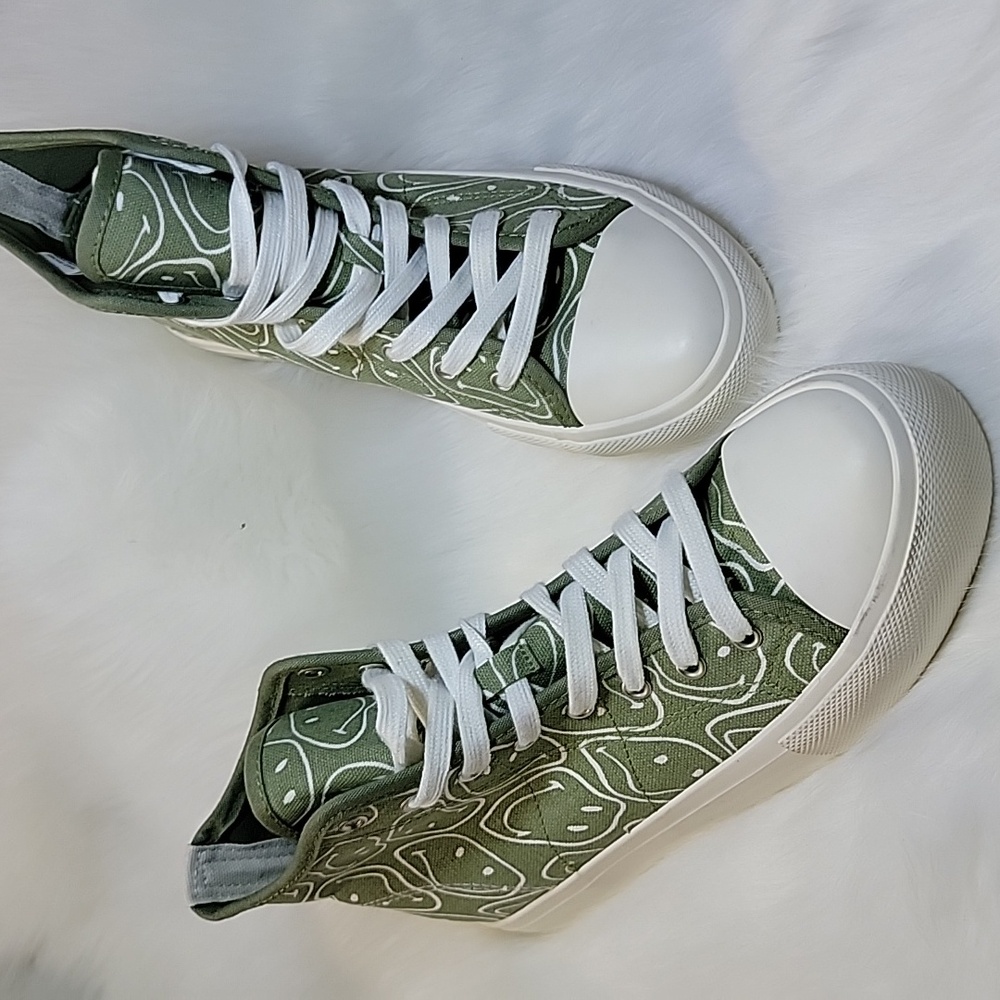 American Eagle Platform High Top  Olive Green Sneakers